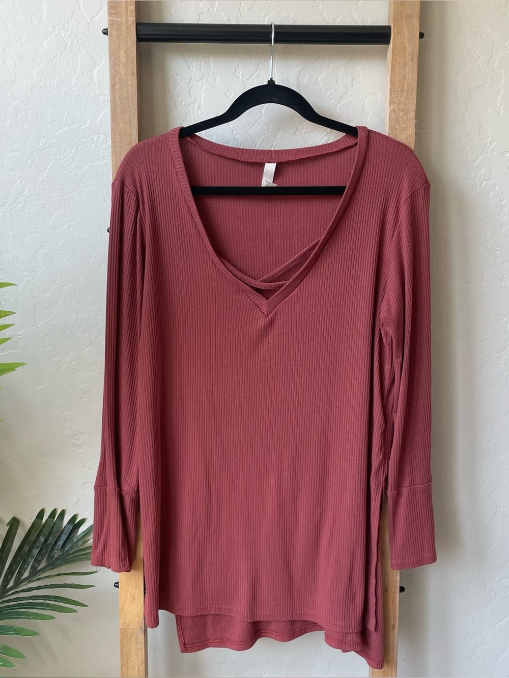 Jolie Ribbed V-Neck Long Sleeve Top - Rosewood